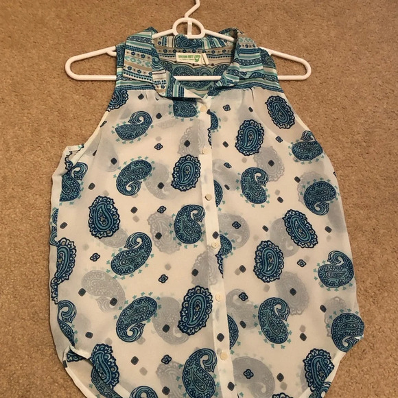 Small Selena Gomez Dream Out Loud Sleeveless Button Down Paisley Collared Tank - Picture 7 of 8